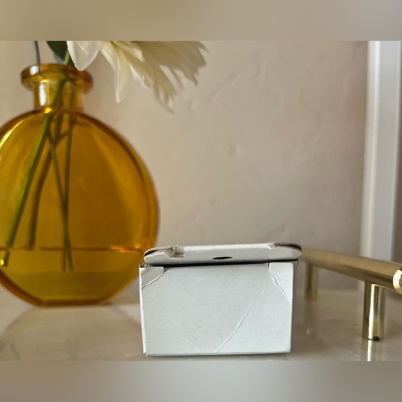 Clover by Clove Skin Is In Serum Foundation 01 Light & Comfy Matte Lipstic Rider - Picture 4 of 12